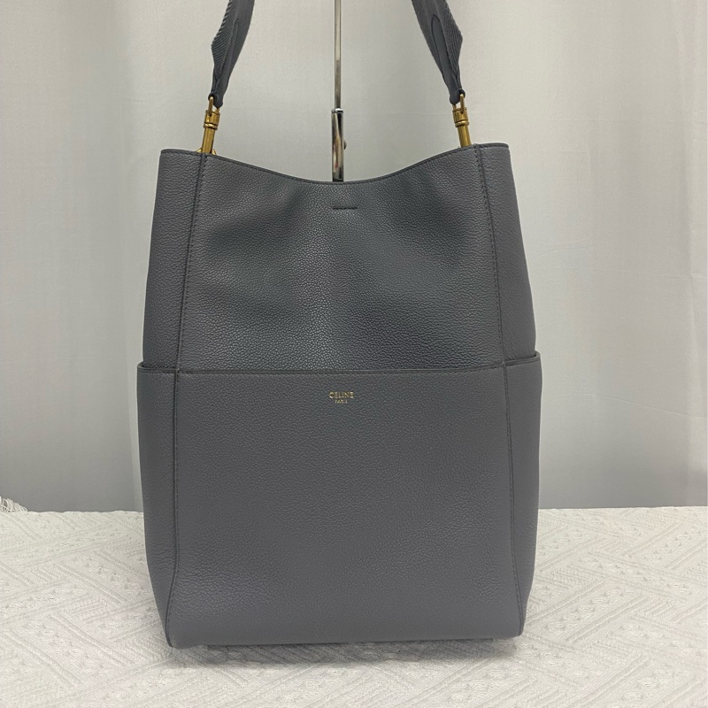 Celine SANGLE BUCKET牛皮革柔軟粒面桶包-0