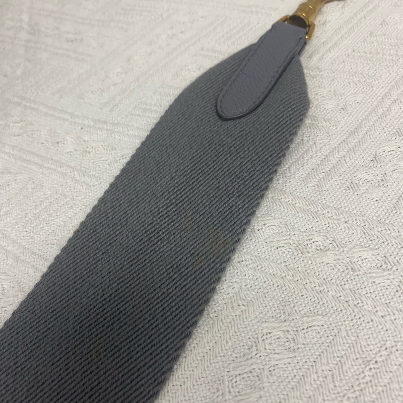 Celine SANGLE BUCKET牛皮革柔軟粒面桶包-15