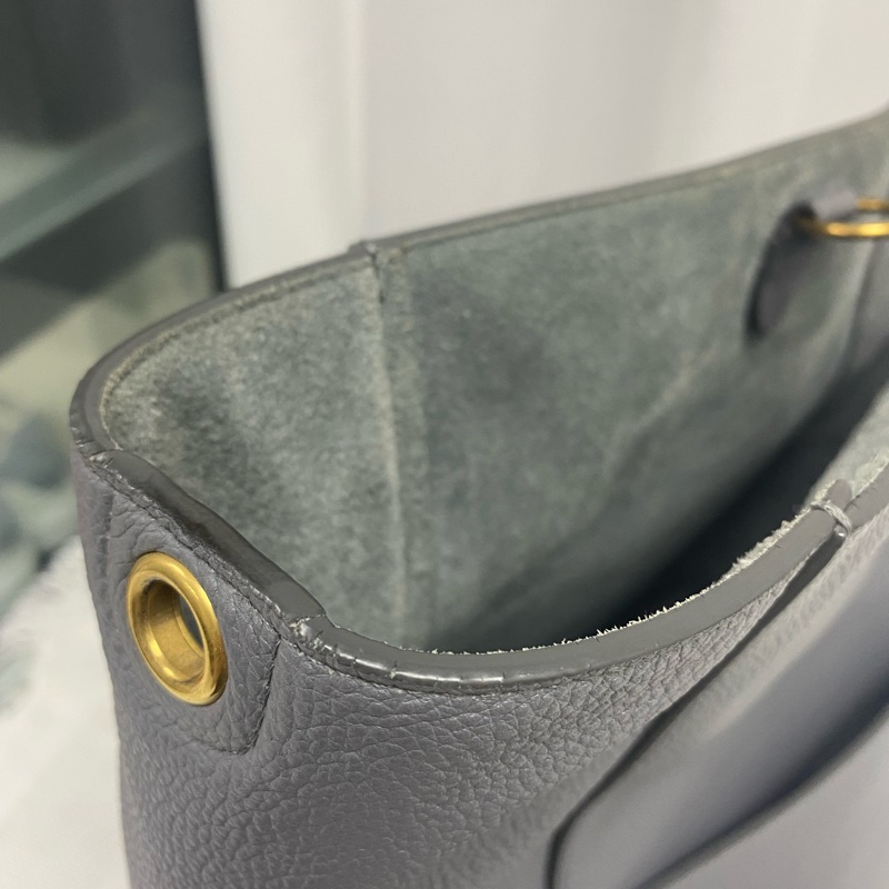 Celine SANGLE BUCKET牛皮革柔軟粒面桶包-17