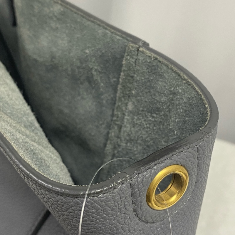 Celine SANGLE BUCKET牛皮革柔軟粒面桶包-18