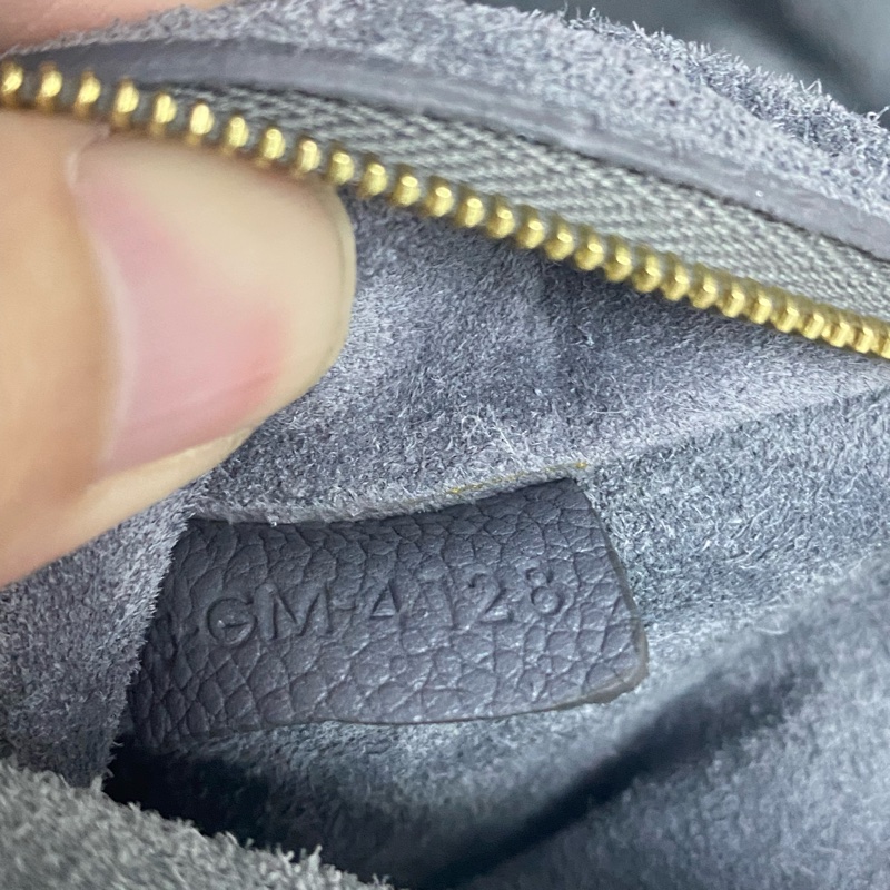 Celine SANGLE BUCKET牛皮革柔軟粒面桶包-19