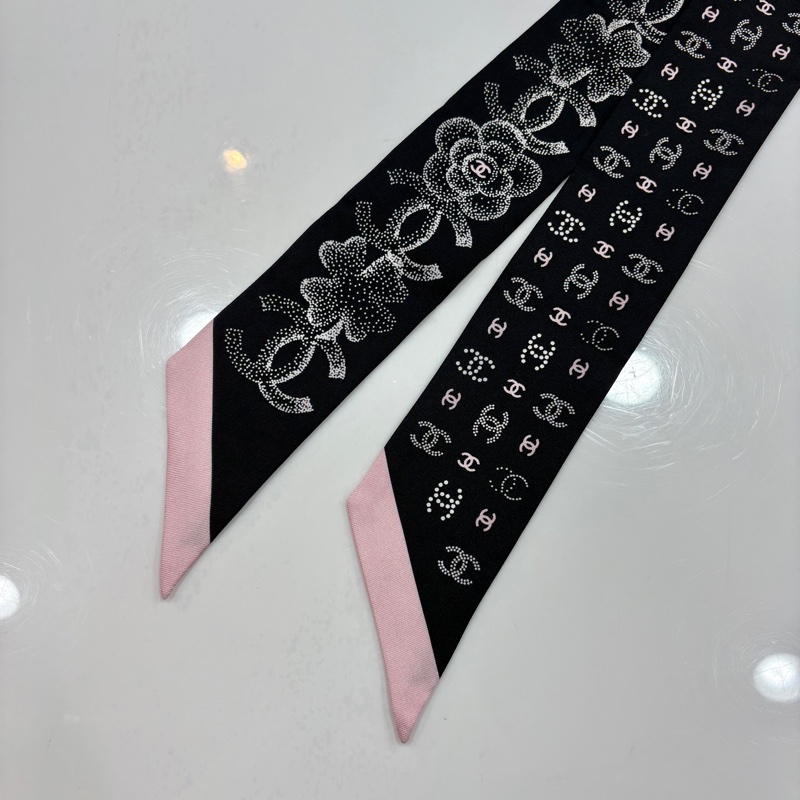Chanel黑白粉配色山茶花 幸運草 雙C logo絲巾twilly-0