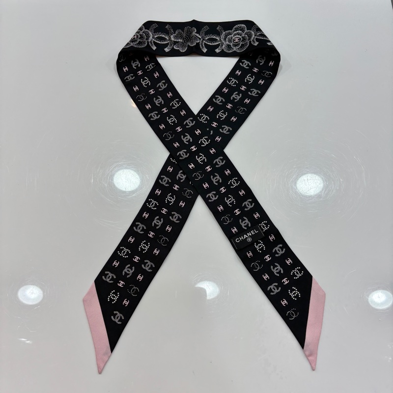 Chanel黑白粉配色山茶花 幸運草 雙C logo絲巾twilly-1