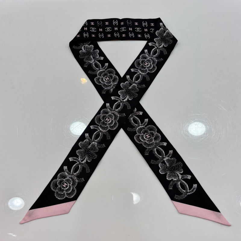 Chanel黑白粉配色山茶花 幸運草 雙C logo絲巾twilly-2