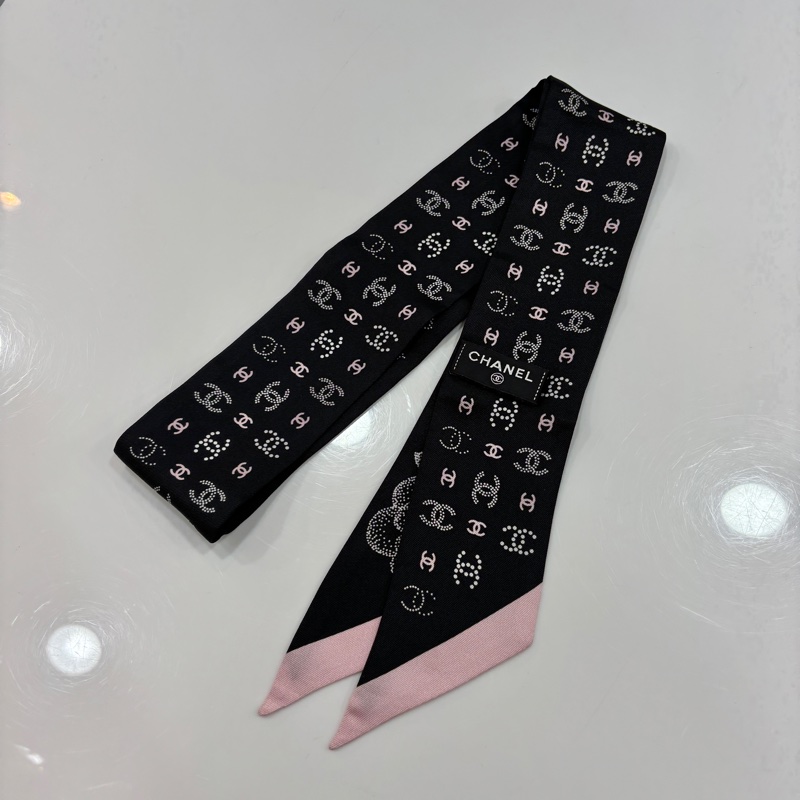 Chanel黑白粉配色山茶花 幸運草 雙C logo絲巾twilly-4