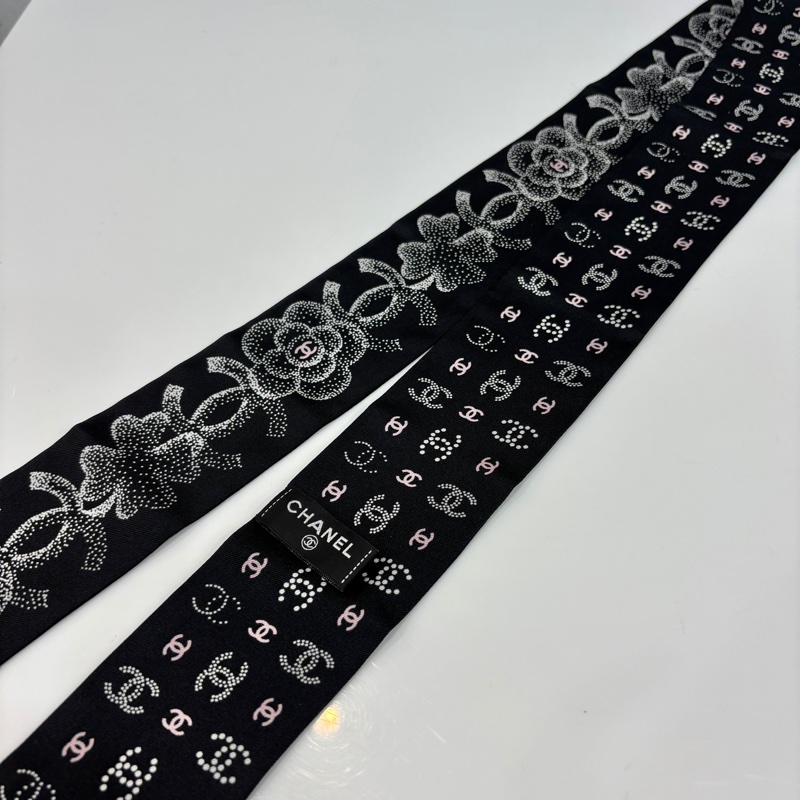 Chanel黑白粉配色山茶花 幸運草 雙C logo絲巾twilly-6