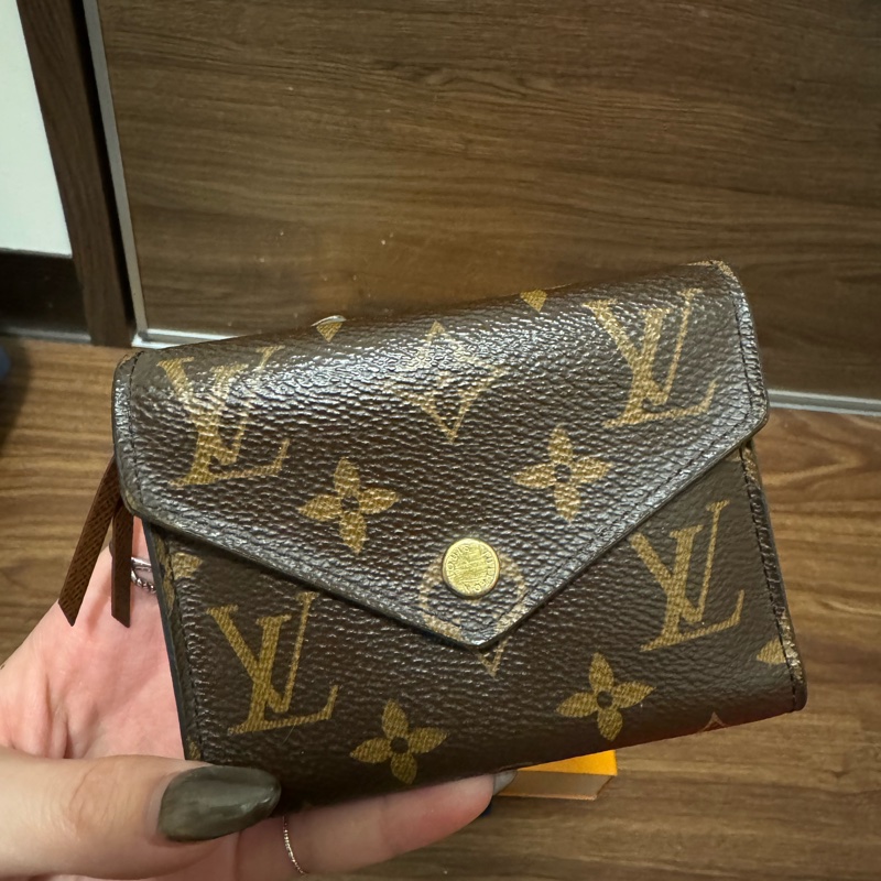 LV經典Victorine 錢包 短夾(金釦/Monogram色)-1