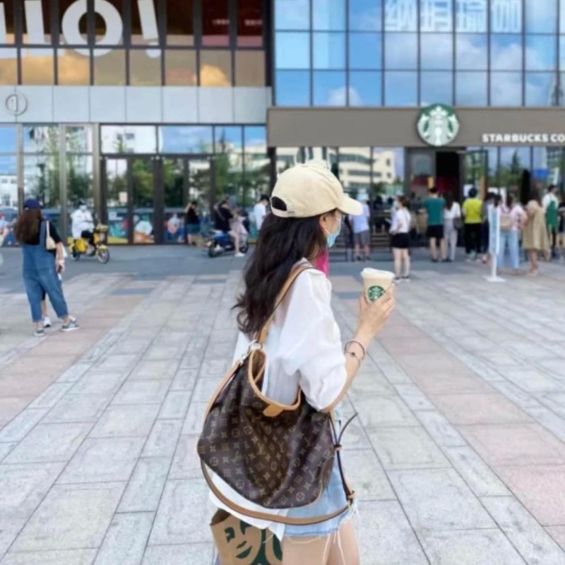 LV Delightful   ( MM/中)  肩背包🌈實品拍照🌈 M40353 肩背包~二手約9.2成新-11