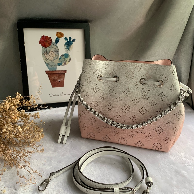 Louis Vuitton Bella Mahina 洞洞牛皮漸層水桶包(象牙白/玫瑰粉) M57855-0