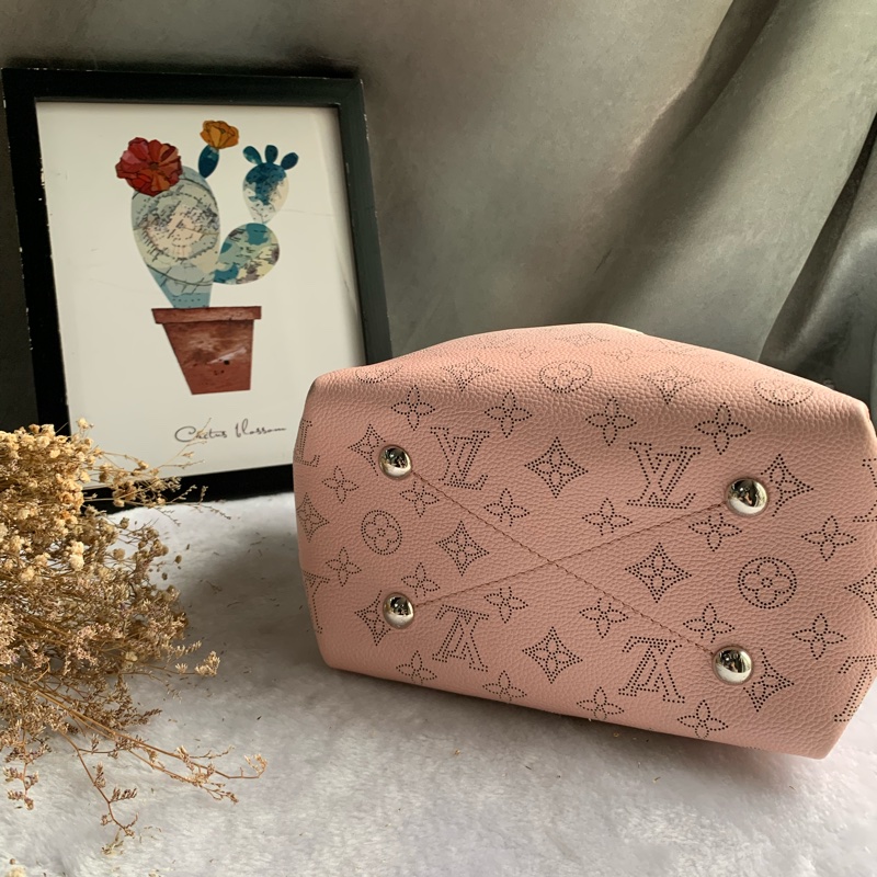 Louis Vuitton Bella Mahina 洞洞牛皮漸層水桶包(象牙白/玫瑰粉) M57855-2