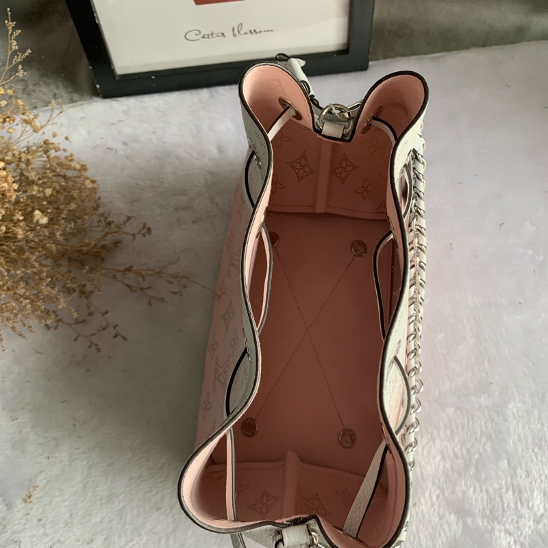 Louis Vuitton Bella Mahina 洞洞牛皮漸層水桶包(象牙白/玫瑰粉) M57855-3