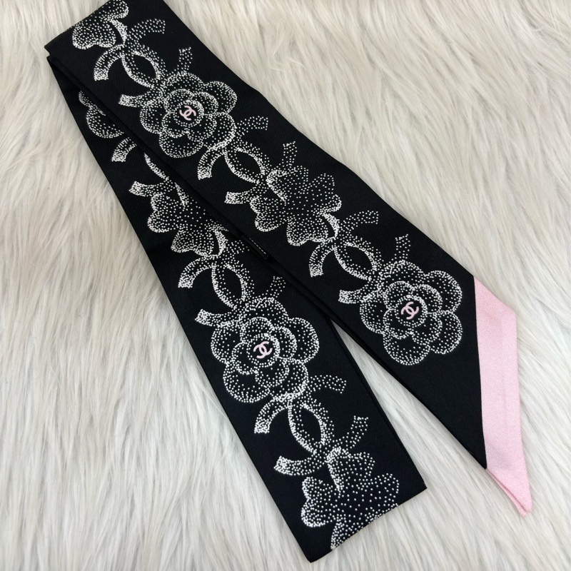 CHANEL LOGO TWILLY 雙C山茶花 幸運草 四葉草 黑色 粉紅色 白色 絲巾 頭巾綁巾 領巾 圍巾-1