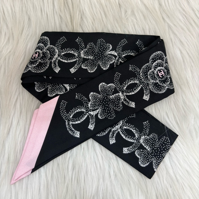 CHANEL LOGO TWILLY 雙C山茶花 幸運草 四葉草 黑色 粉紅色 白色 絲巾 頭巾綁巾 領巾 圍巾-2