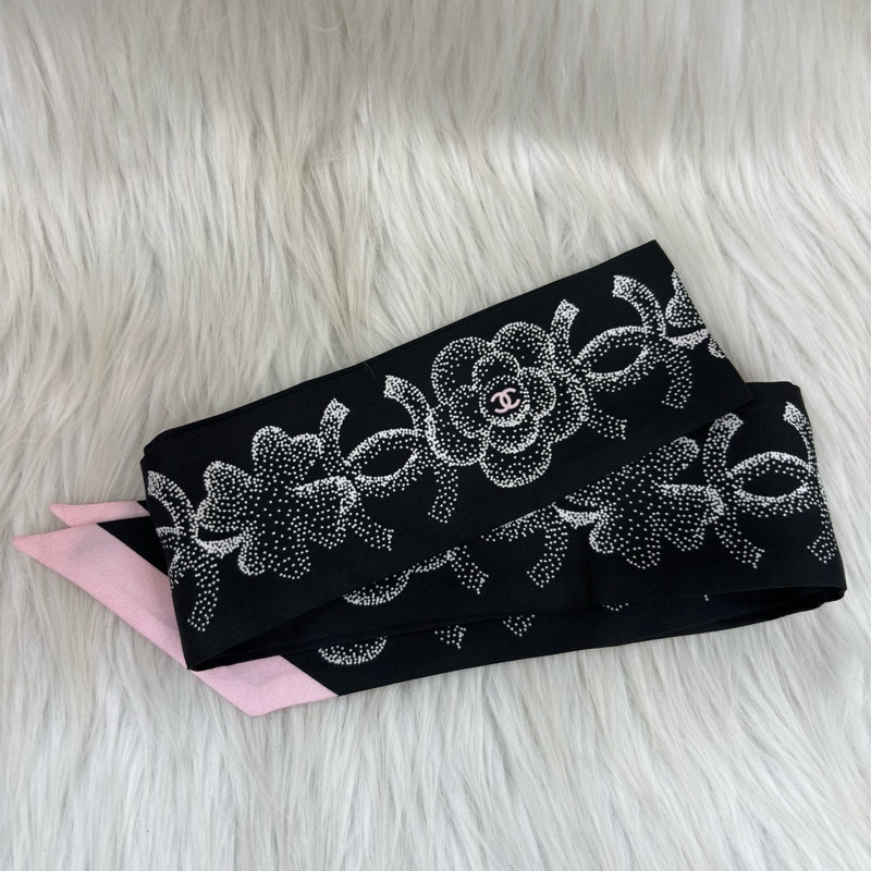 CHANEL LOGO TWILLY 雙C山茶花 幸運草 四葉草 黑色 粉紅色 白色 絲巾 頭巾綁巾 領巾 圍巾-3