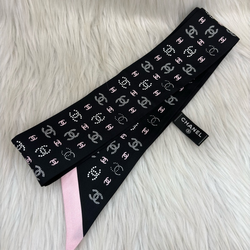 CHANEL LOGO TWILLY 雙C山茶花 幸運草 四葉草 黑色 粉紅色 白色 絲巾 頭巾綁巾 領巾 圍巾-4