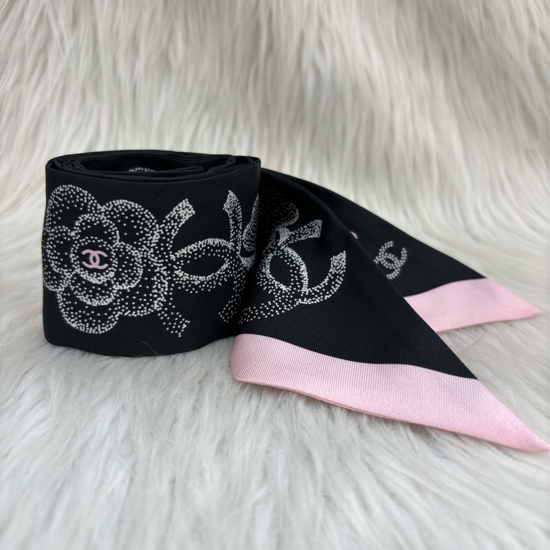 CHANEL LOGO TWILLY 雙C山茶花 幸運草 四葉草 黑色 粉紅色 白色 絲巾 頭巾綁巾 領巾 圍巾-7