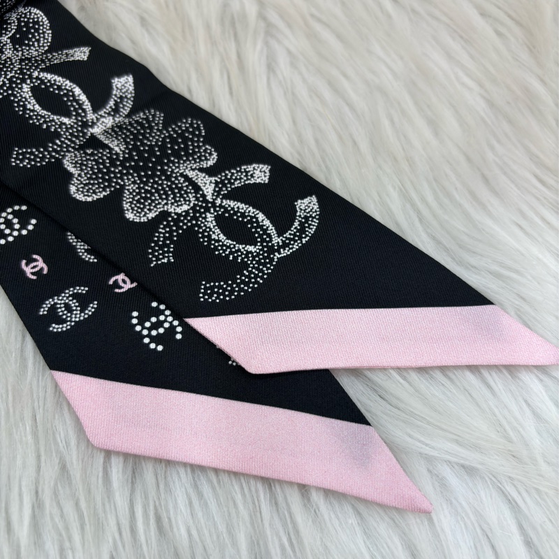 CHANEL LOGO TWILLY 雙C山茶花 幸運草 四葉草 黑色 粉紅色 白色 絲巾 頭巾綁巾 領巾 圍巾-9