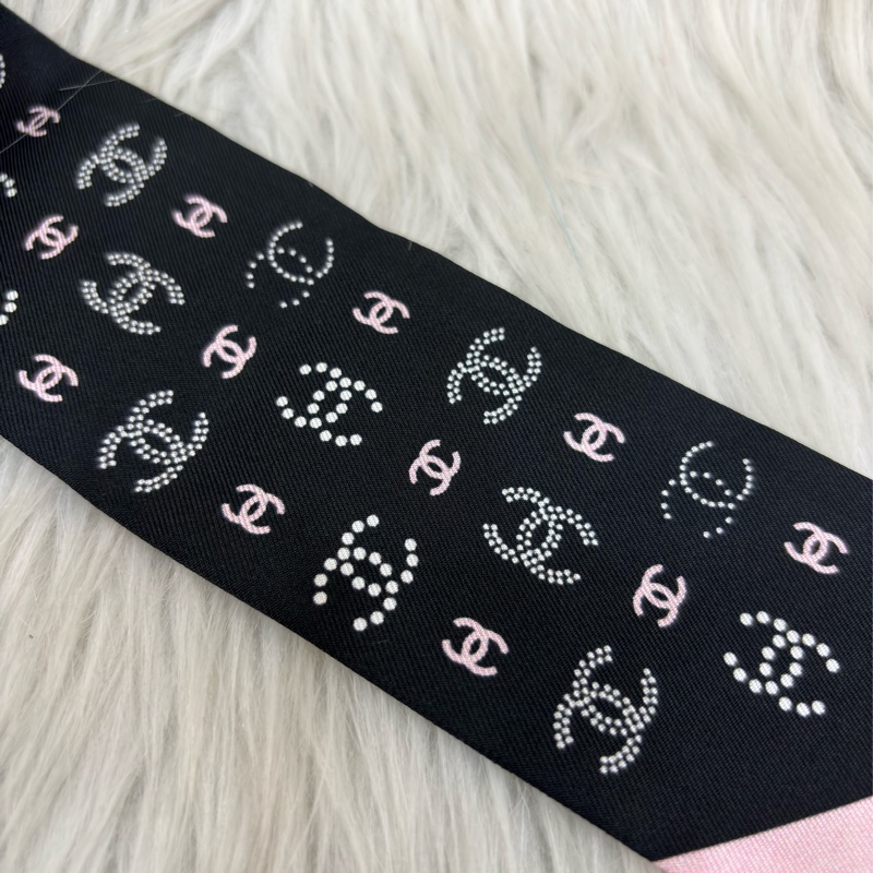 CHANEL LOGO TWILLY 雙C山茶花 幸運草 四葉草 黑色 粉紅色 白色 絲巾 頭巾綁巾 領巾 圍巾-10