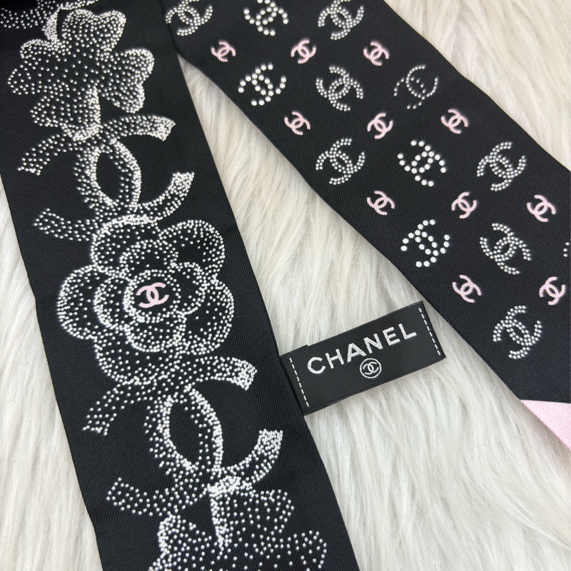 CHANEL LOGO TWILLY 雙C山茶花 幸運草 四葉草 黑色 粉紅色 白色 絲巾 頭巾綁巾 領巾 圍巾-11