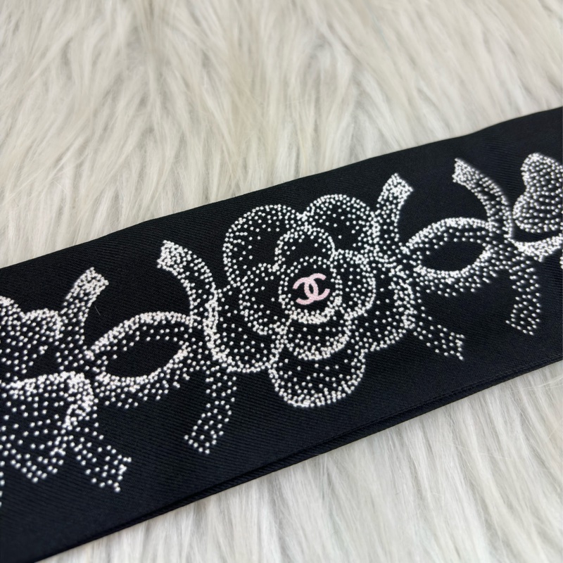 CHANEL LOGO TWILLY 雙C山茶花 幸運草 四葉草 黑色 粉紅色 白色 絲巾 頭巾綁巾 領巾 圍巾-12