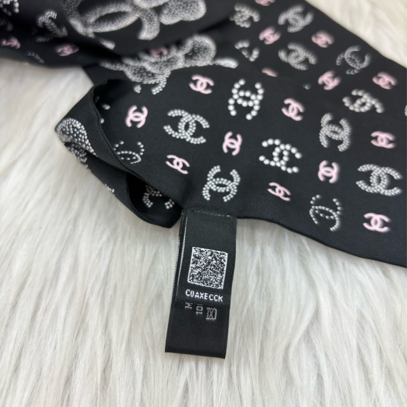 CHANEL LOGO TWILLY 雙C山茶花 幸運草 四葉草 黑色 粉紅色 白色 絲巾 頭巾綁巾 領巾 圍巾-14
