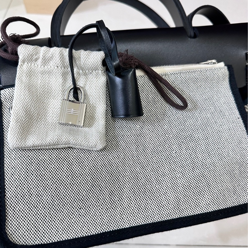 Hermes 愛馬仕 Herbag 31 帆布拼牛皮 特殊編織款 熊貓配色-4