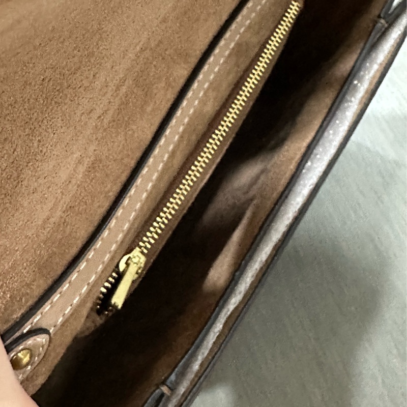 COACH HUTTON經典 SIGNATURE塗層帆布印花與蛇皮細節拼接肩揹包-7