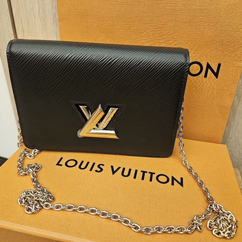 *全新品*LV櫃上在售款水波紋牛皮黑色銀扣WOC包*全新品*-0