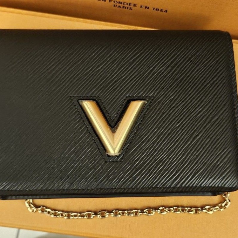 *全新品*LV櫃上在售款水波紋牛皮黑色銀扣WOC包*全新品*-9