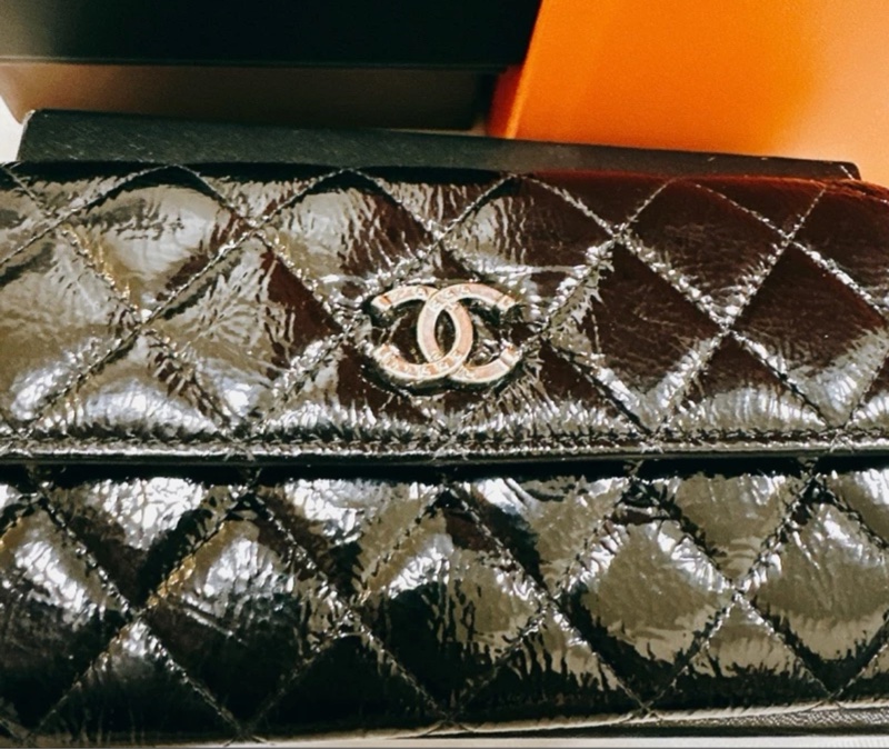 保證真品 買到賺到 只有一個 二手 CHANEL 黑色 漆皮 爆裂紋 特殊限量款 長夾 已改造成WOC-6