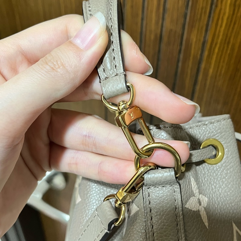 LV NAO NOE 大象灰水桶包-16