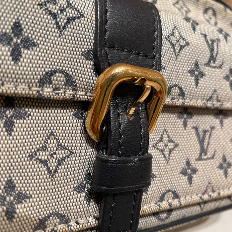 LV牛仔老花側背包-4