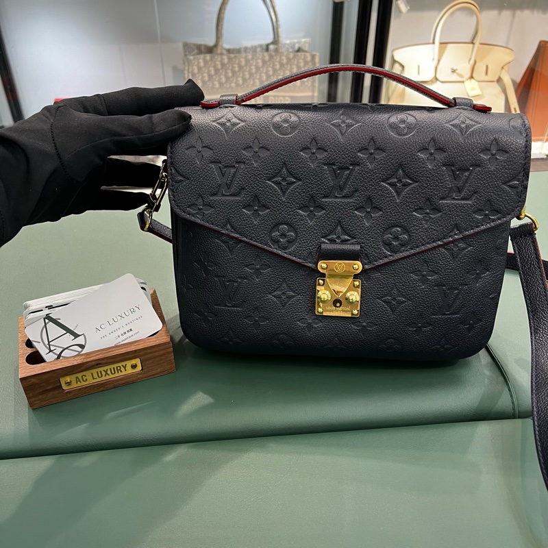 🤍Louis Vuitton LV Metis 全皮壓紋 深藍色 郵差包 單肩斜挎包 晶片款🩷-0