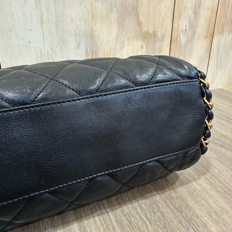 Chanel黑金牛皮皮穿鏈飾邊肩背口蓋包Chain Around-35