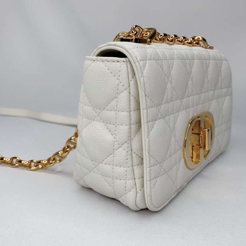 DIOR CARO白色藤格紋鍊帶斜背包-3