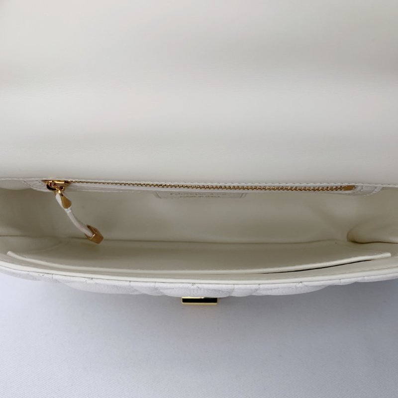 DIOR CARO白色藤格紋鍊帶斜背包-8