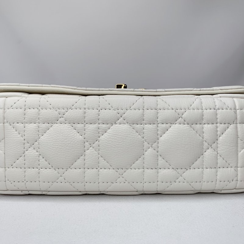 DIOR CARO白色藤格紋鍊帶斜背包-14