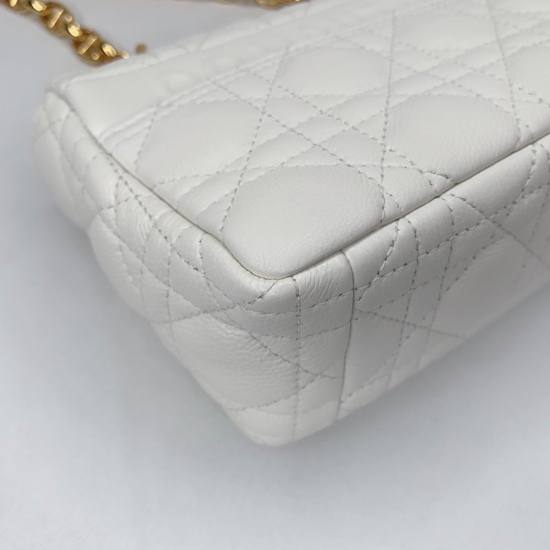 DIOR CARO白色藤格紋鍊帶斜背包-17