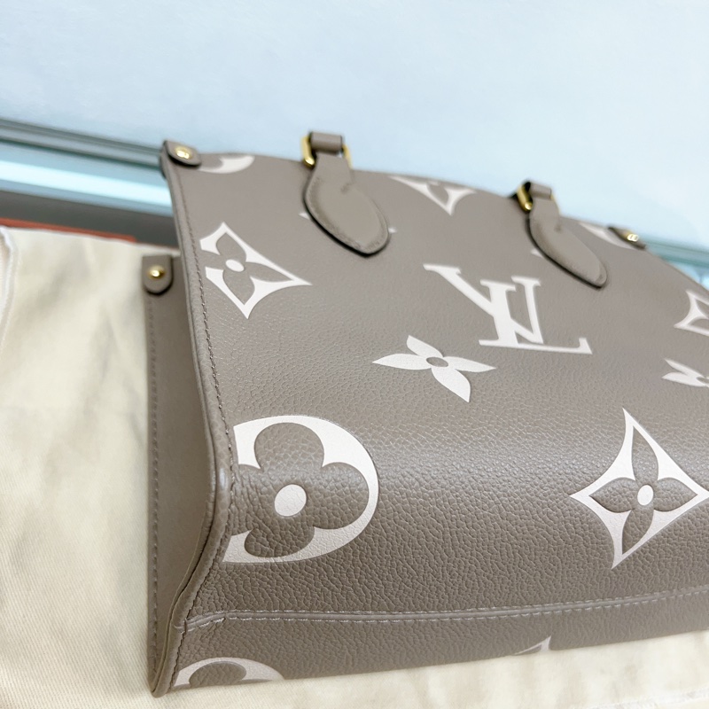 (已出❌) Lv on the go pm tote 大象灰拼色托特包 小號 M45779-5