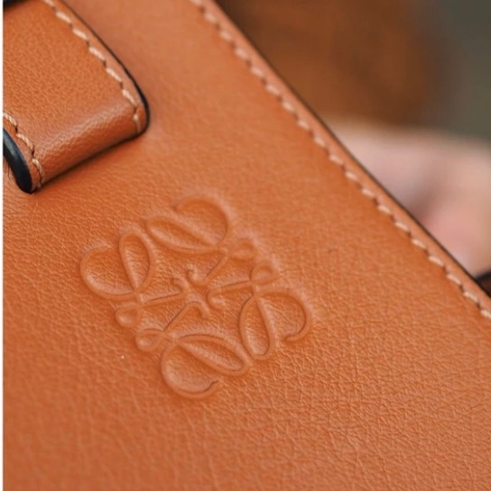 LOEWE HAMMOCK 焦糖色 吊床包-1