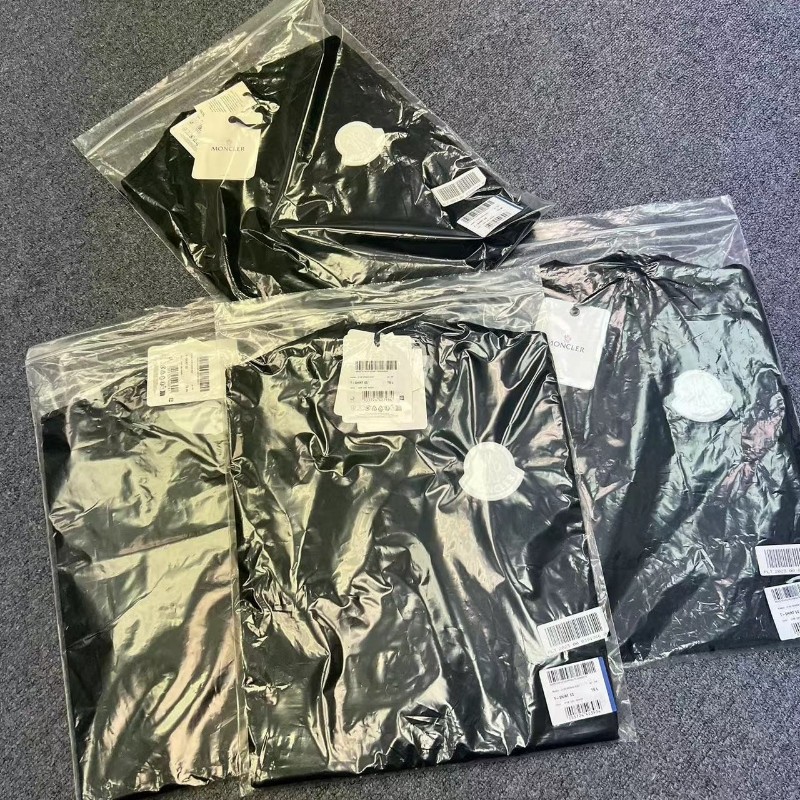 Moncler 貼片 logo 短袖T恤 男女同款 黑色 M-9