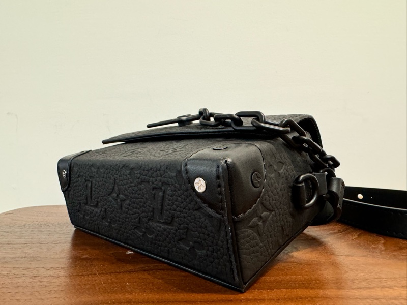 LOUIS VUITTON LV STEAMER男隨身包-11