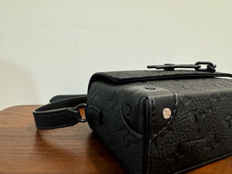 LOUIS VUITTON LV STEAMER男隨身包-12