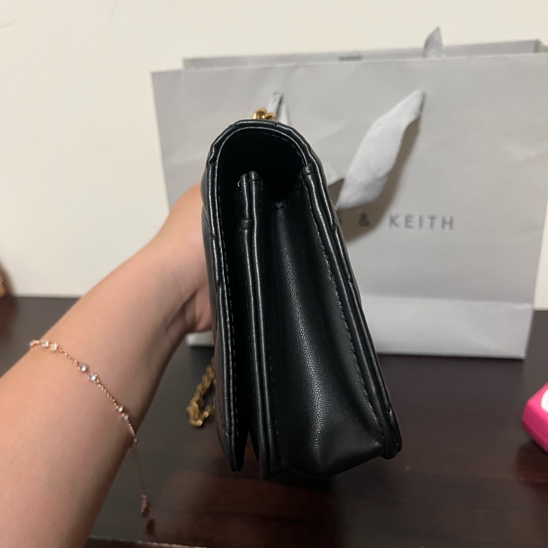 Charles & Keith Paffuto 菱格鏈條長夾 黑金色-4