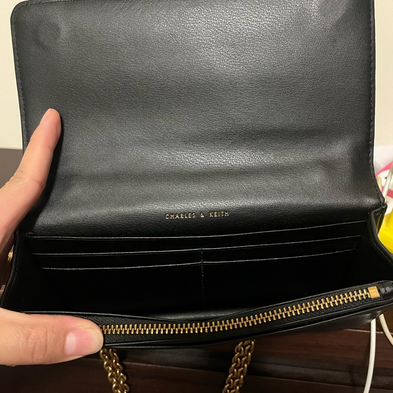 Charles & Keith Paffuto 菱格鏈條長夾 黑金色-11