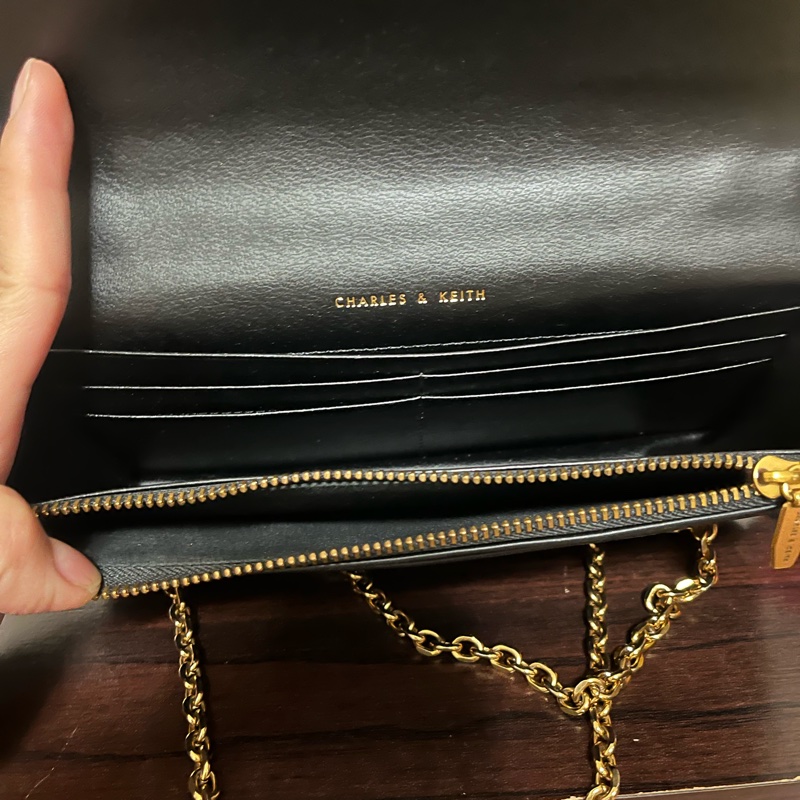 Charles & Keith Paffuto 菱格鏈條長夾 黑金色-12