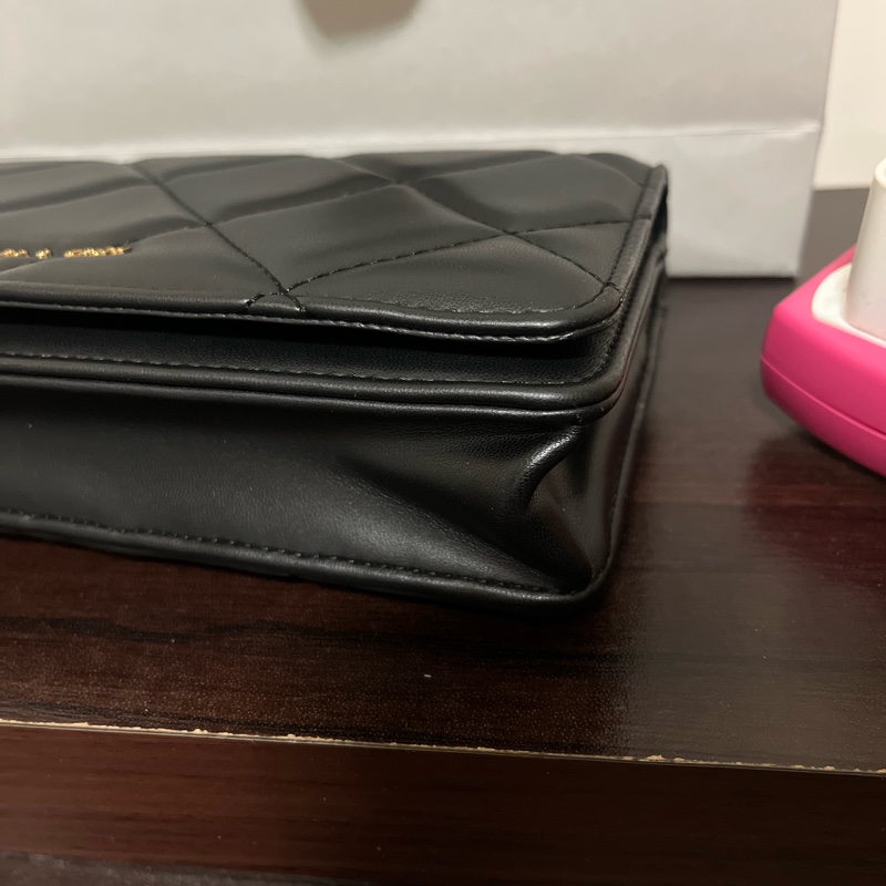 Charles & Keith Paffuto 菱格鏈條長夾 黑金色-13