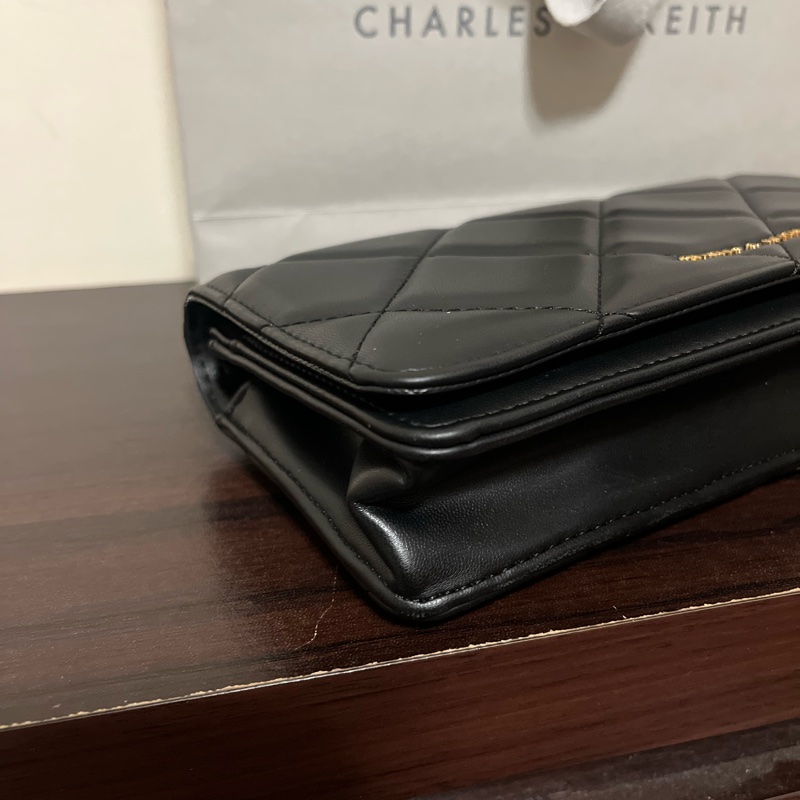 Charles & Keith Paffuto 菱格鏈條長夾 黑金色-14