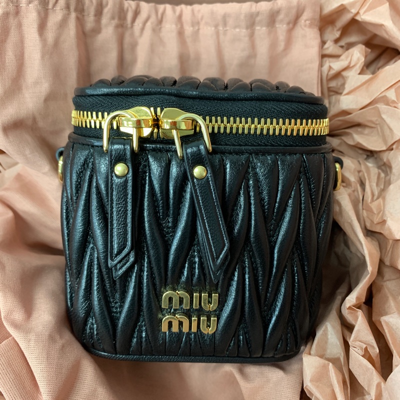 甜甜出~近新Miu Miu Matelassé 納帕皮革小巧手袋(手機無法入）-2