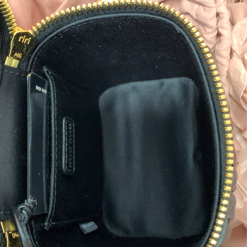 甜甜出~近新Miu Miu Matelassé 納帕皮革小巧手袋(手機無法入）-4